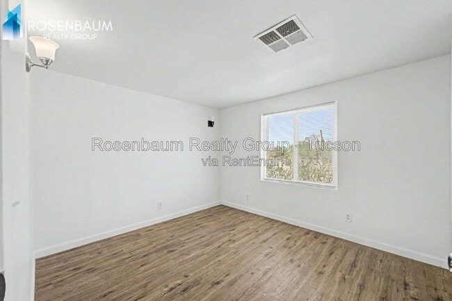 Building Photo - 6525 N Brushtail Ln