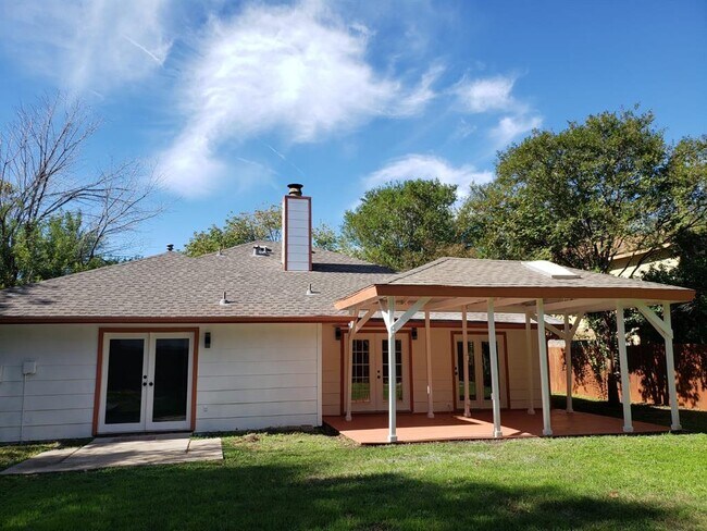 Building Photo - 703 Meadow Creek Dr