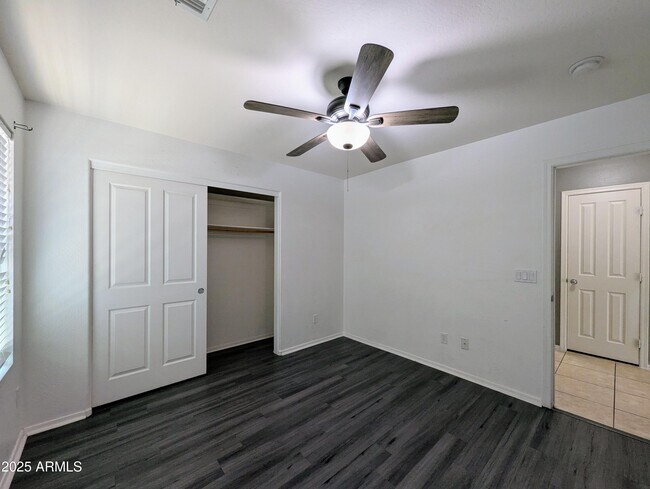 Building Photo - 13959 W Country Gables Dr