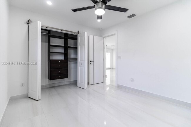 Building Photo - 4530 SW 34th Dr