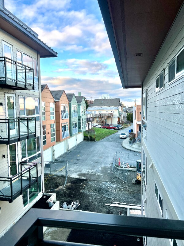Building Photo - 2330 Yakima Ct