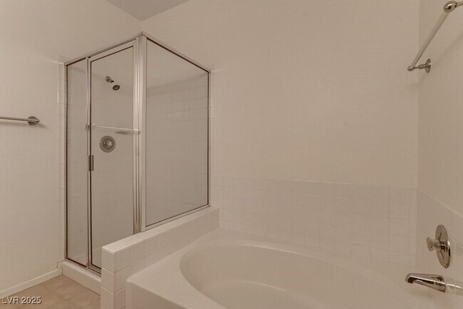 Building Photo - 2201 Ramsgate Dr