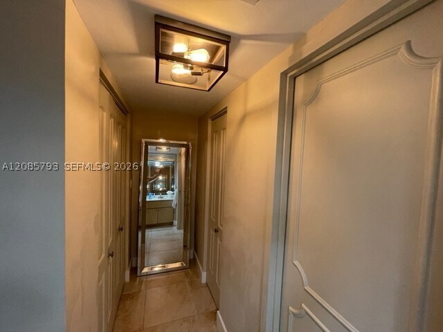 Building Photo - 3625 N Country Club Dr