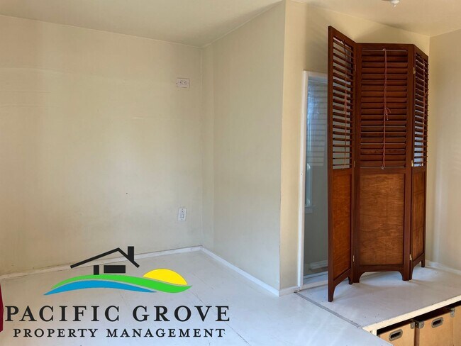 Building Photo - Available Soon! Two Bedroom with Bonus Room in Pacific Grove!