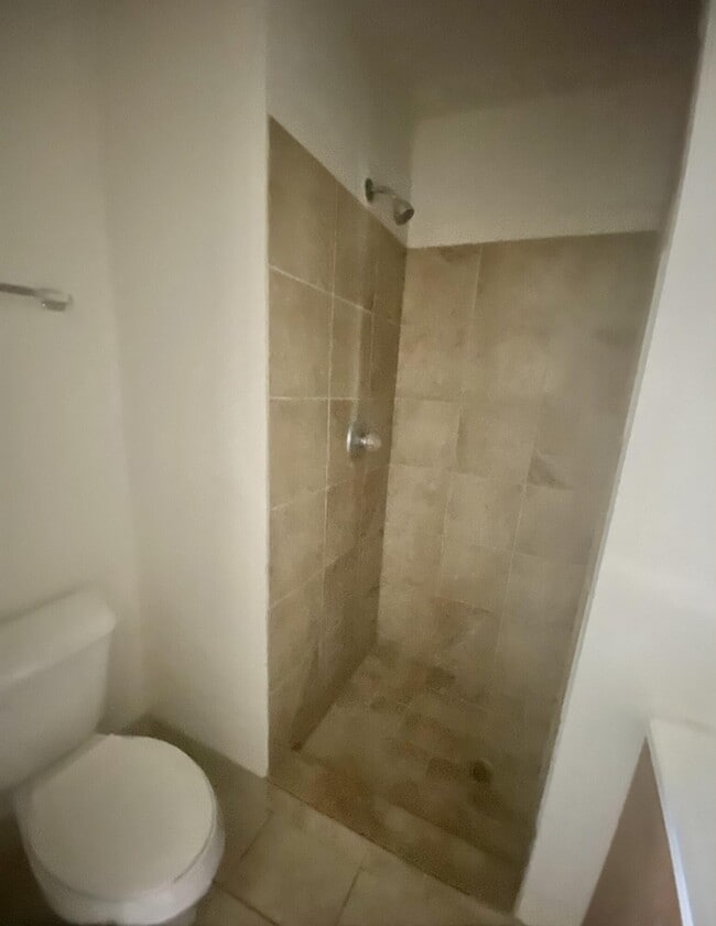 Building Photo - 3328 Lincoln Ave