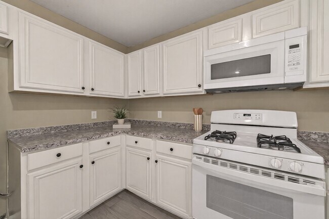 Building Photo - 17250 Cricketbriar Ct