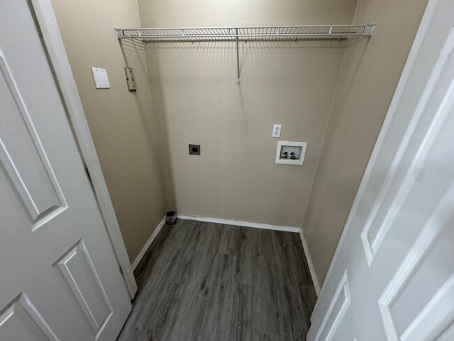 Building Photo - 2 bedroom 2 bath apartment at Clifton Heig...