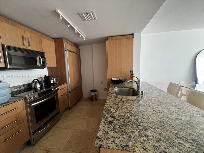 Building Photo - 10275 Collins Ave