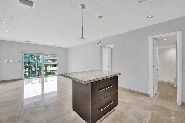 Building Photo - 7401 SW 82nd St
