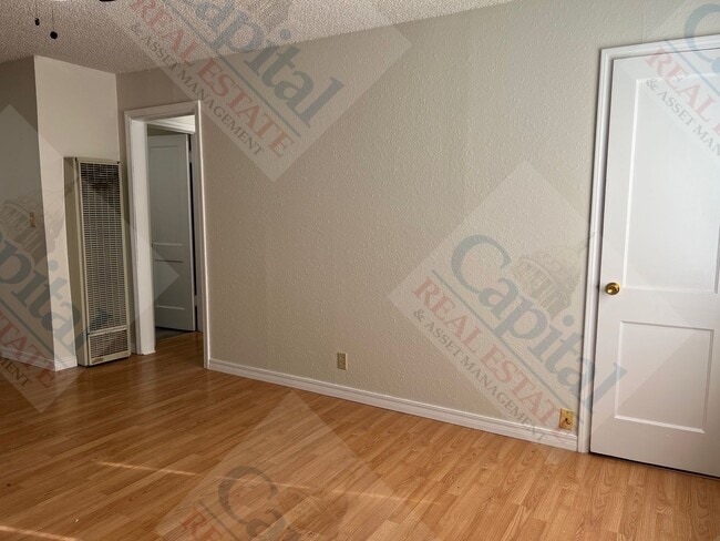 Building Photo - Cozy 2 Bedroom