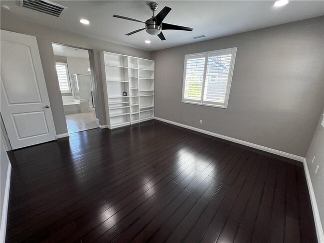 Building Photo - 135 Sparrow
