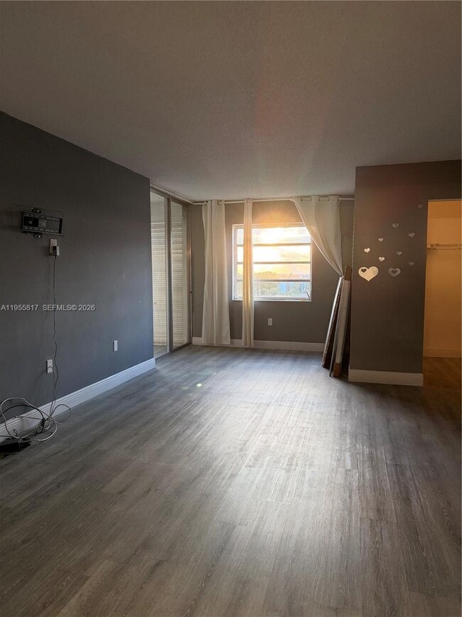 Building Photo - 3910 Inverrary Blvd