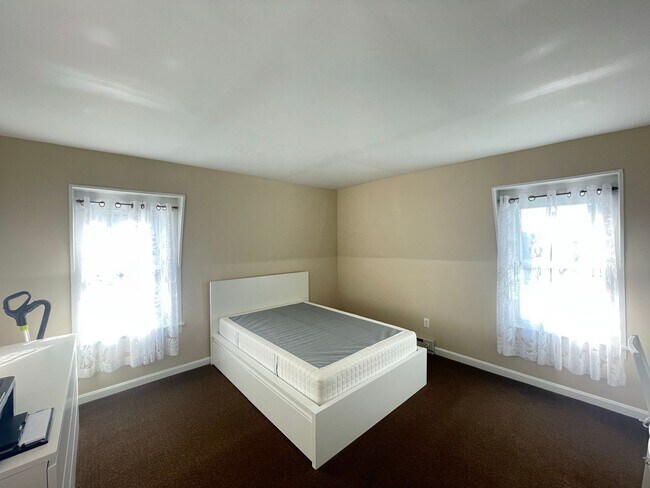 Building Photo - 60 Broadway