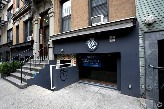 Building Photo - 110-112 Thompson St