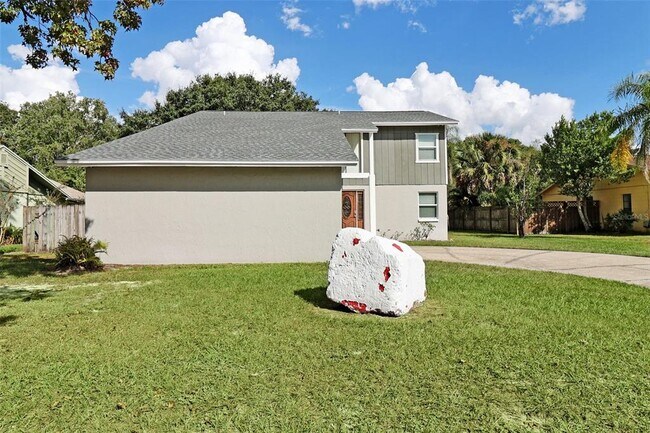 Building Photo - 18423 Swan Lake Dr