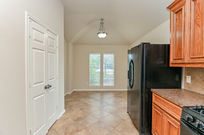 Building Photo - 2106 Castle Gardens Ln