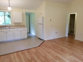 Foyer Livingroom - 87 Cone Rd