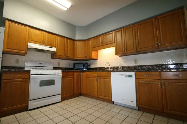 Building Photo - 1357 Riverside Dr