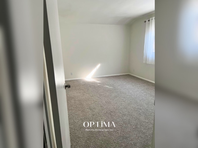 Building Photo - Beautiful Single-Family Home with Modern Comforts