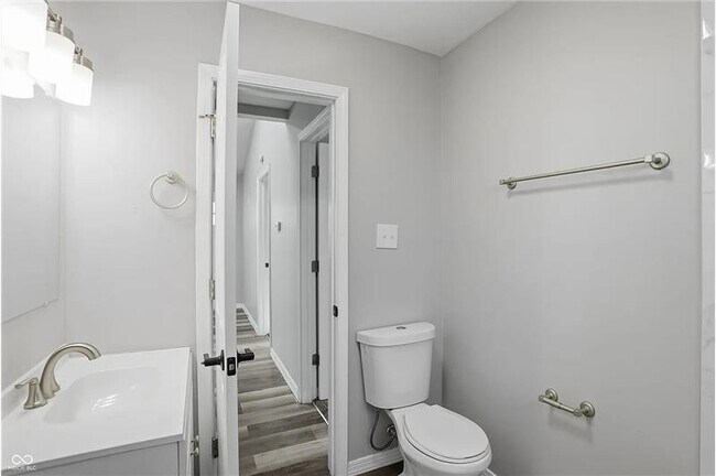 Building Photo - 1518 N Chester Ave
