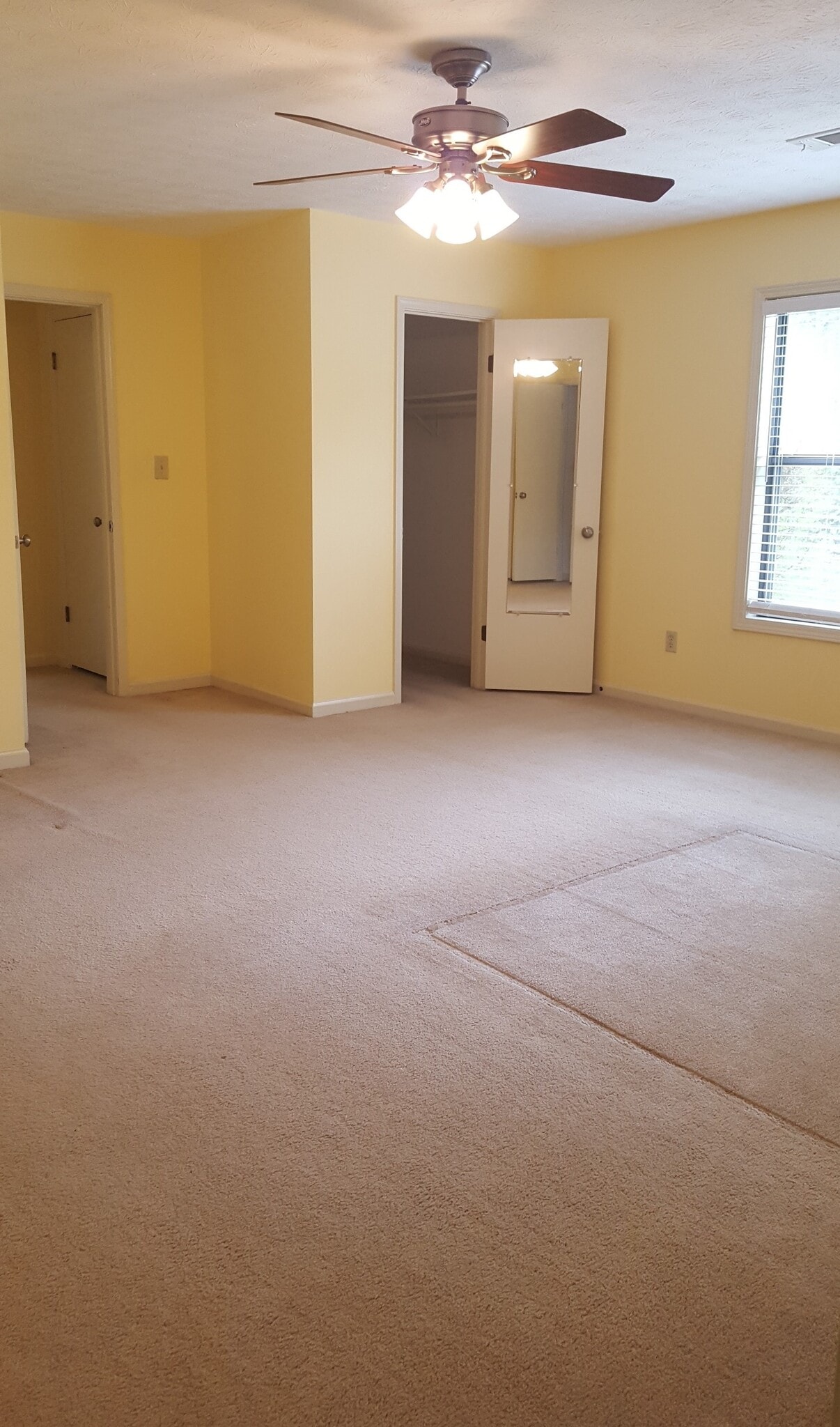 Building Photo - 2228 N Woods Ct