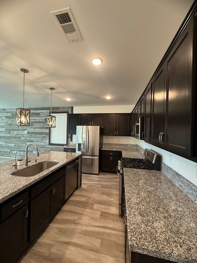 Building Photo - Beautiful 2 Story 4 Bedroom 3 Bathroom home in Beaumont, Ca.