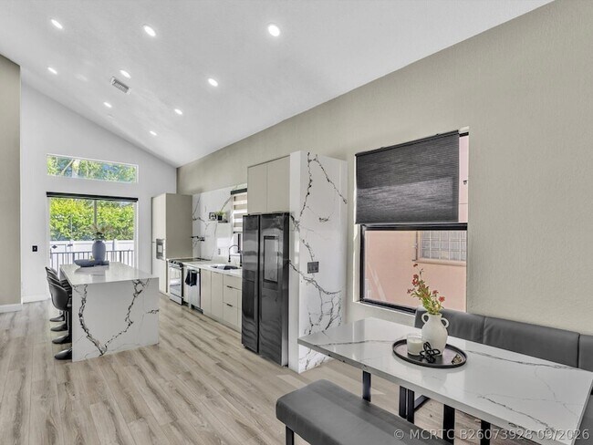 Building Photo - 7834 Oak Grove Cir
