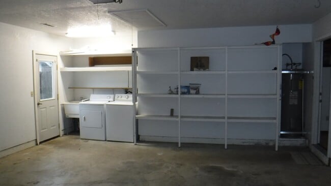 Building Photo - 570 Velopa Ct