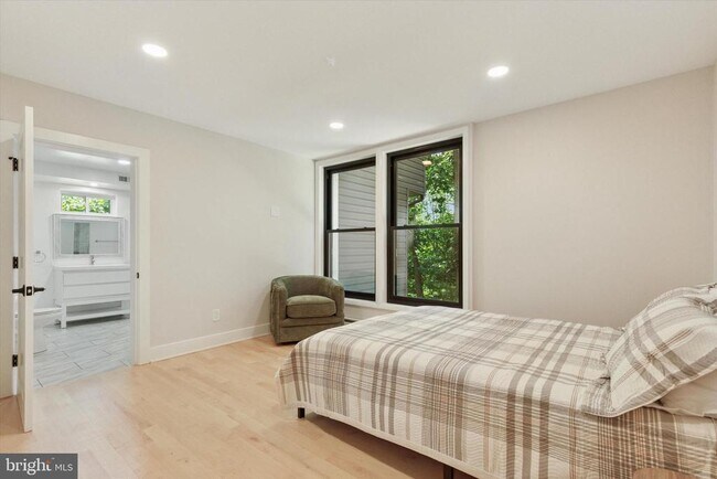 Building Photo - 1220 Valley Rd