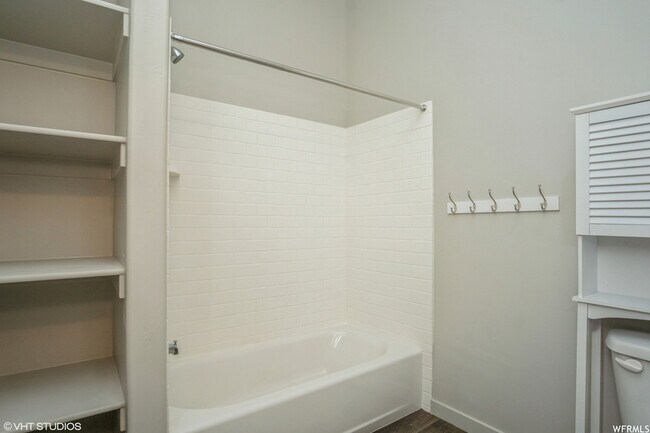 Building Photo - 1700 S Sandhill Rd