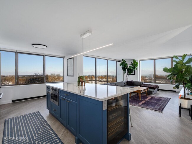 Building Photo - 2800 N Lake Shore Dr