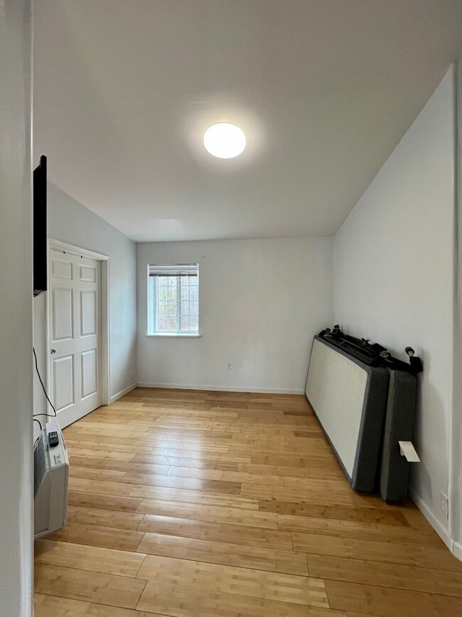 Building Photo - Charming 3-Bedroom Home in Fairbanks / Pet...
