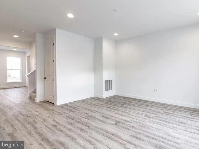 Building Photo - 215 Hoke Farm Way