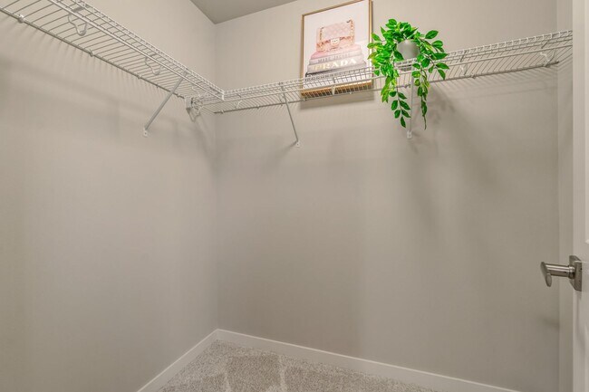 Building Photo - Modern Tri-Level 4BD/3.5BTH Townhouse in Lynnwood for Rent! Pet Friendly!