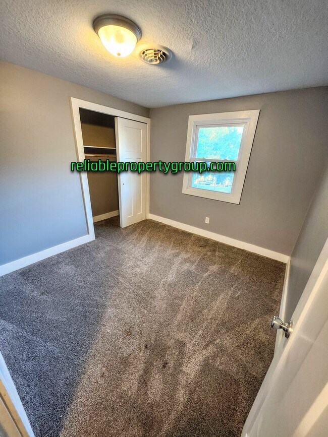 Building Photo - New Listing in Fort Wayne