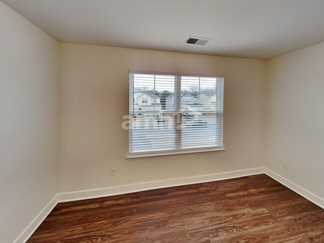 Building Photo - 4502 Tarpon Dr