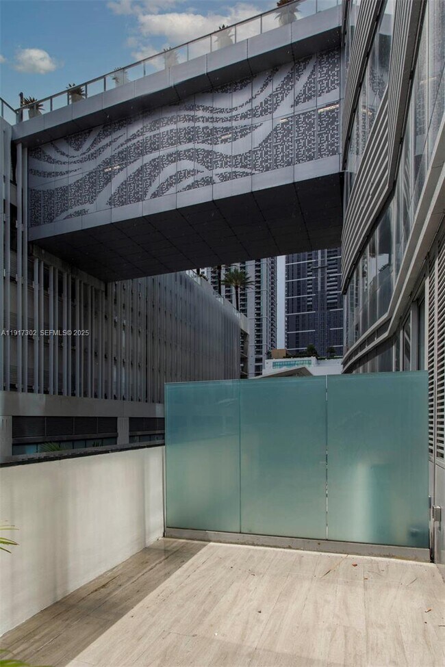 Building Photo - 851 NE 1st Ave