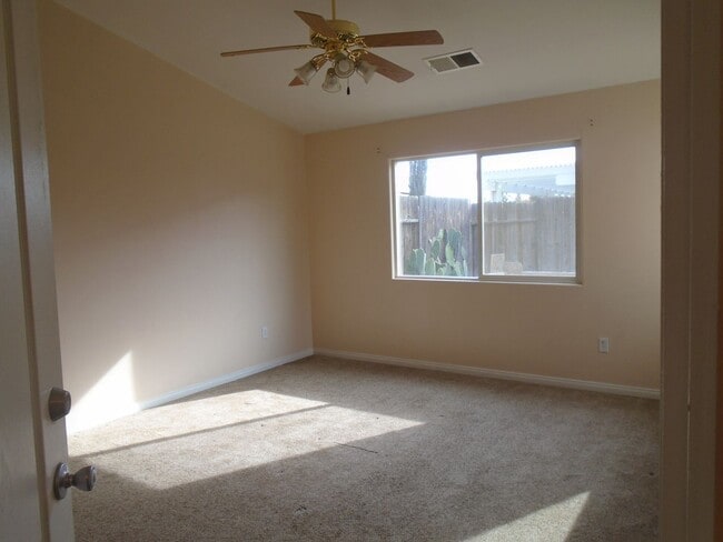 Building Photo - 7015 Rogue River Dr