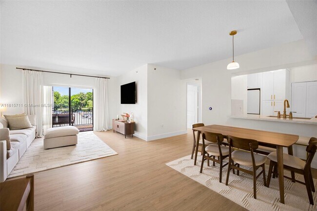 Primary Photo - 9340 Fontainebleau Blvd