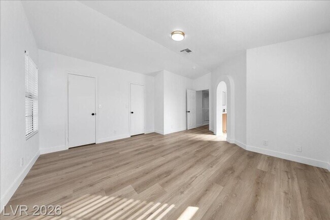 Building Photo - Beautifully 3 bedroom updated home located in the guard-gated Los Prados Golf Community!