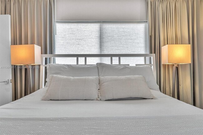 Building Photo - 1130 Venetian Way