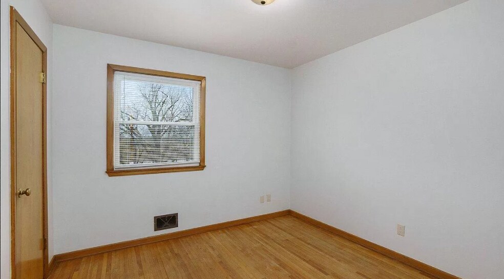 Bedroom 3 - 424 N Lake Ave