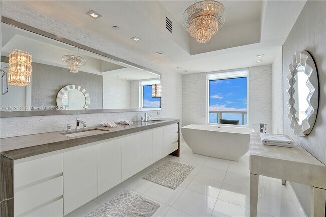 Building Photo - 17875 Collins Ave