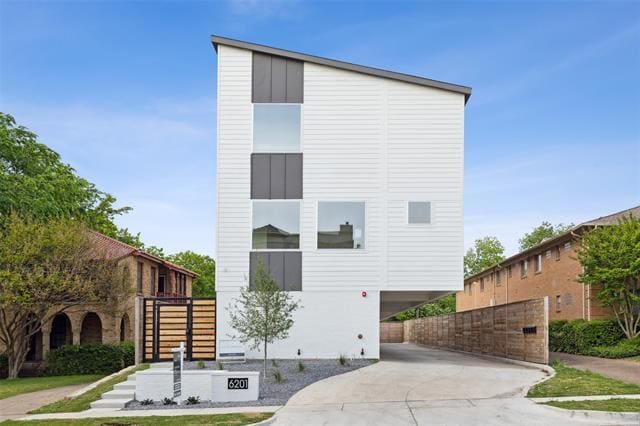 Building Photo - 6201 Oram St