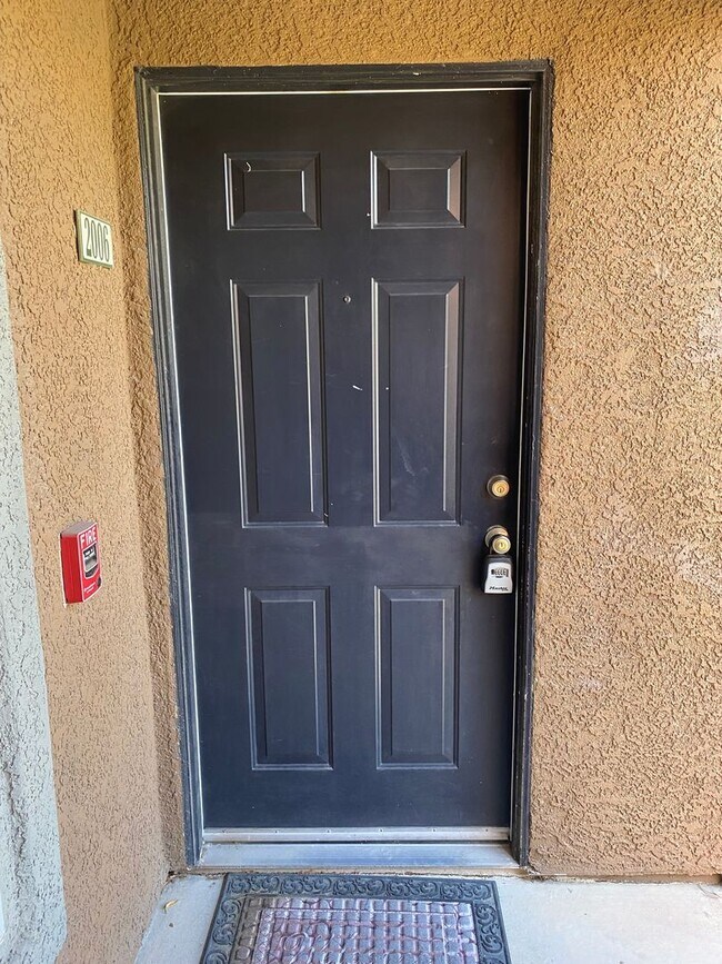 Building Photo - 555 E Silverado Ranch Blvd