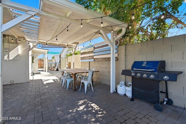 Building Photo - 2530 N 68th Pl
