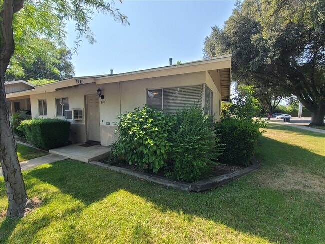 Building Photo - 310 La Paloma St