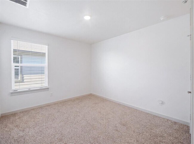 Building Photo - 515 Millbrook Blvd