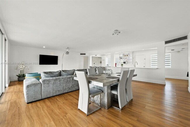 Building Photo - 1350 NE 191st St