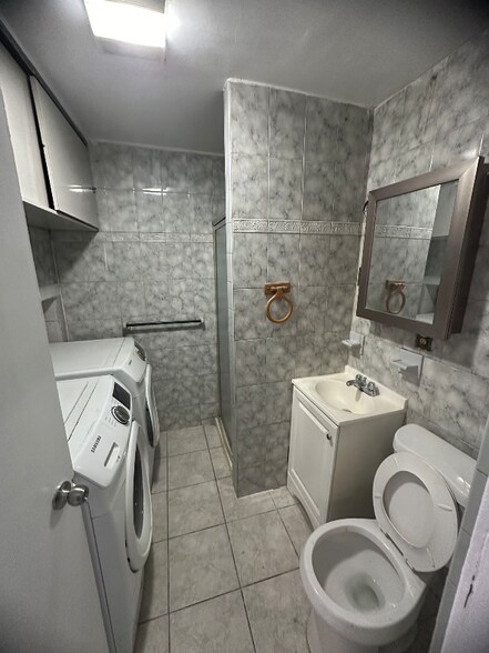 Building Photo - 719 18th St